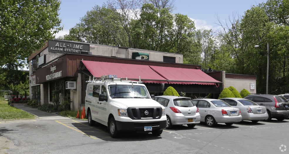 985 E Main St, Stamford, CT for lease - Building Photo - Image 2 of 7