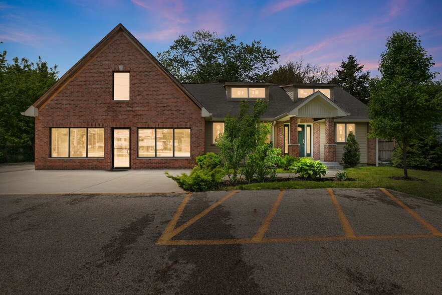 618 Barron Blvd, Grayslake, IL à vendre - Photo du bâtiment - Image 1 de 23