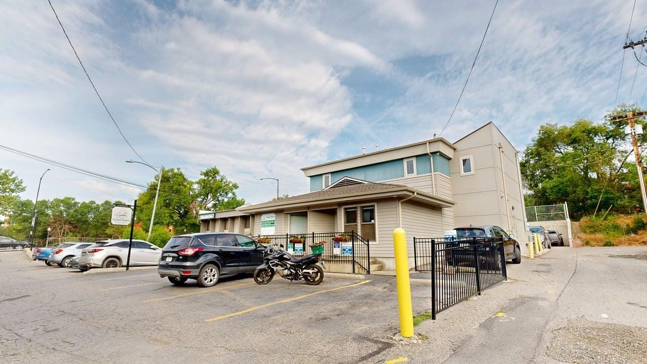 1321 N 27th St, Billings, MT à vendre Photo intérieure- Image 1 de 10