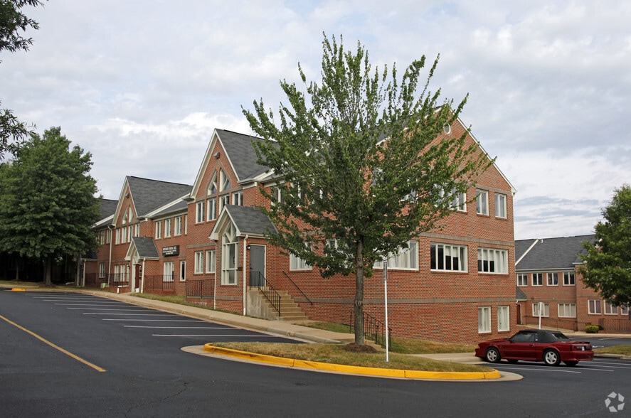 5641-5699 Columbia Pike, Falls Church, VA à louer - Photo principale - Image 1 de 13