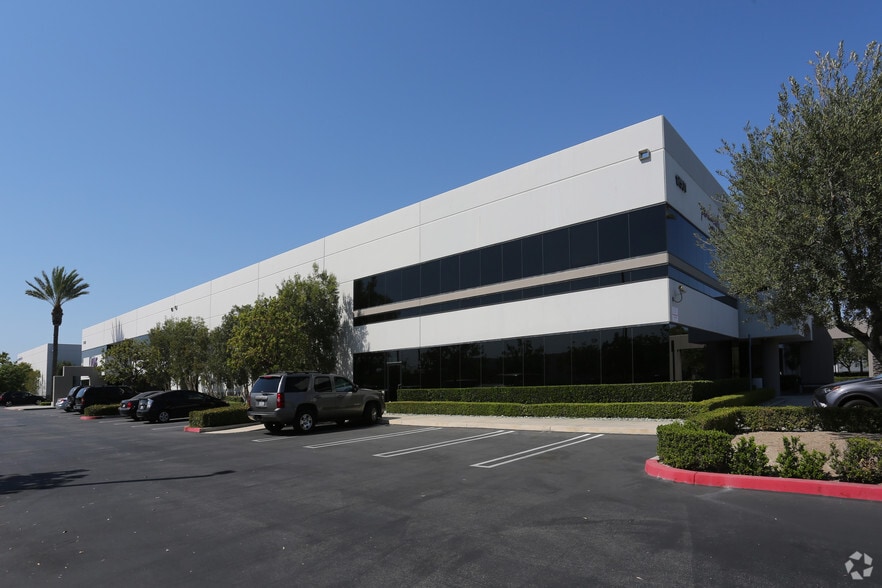 17501-17551 Von Karman Ave, Irvine, CA for lease - Building Photo - Image 2 of 4