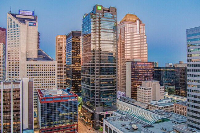 Plus de détails pour 421 7th Ave SW, Calgary, AB - Bureau à louer