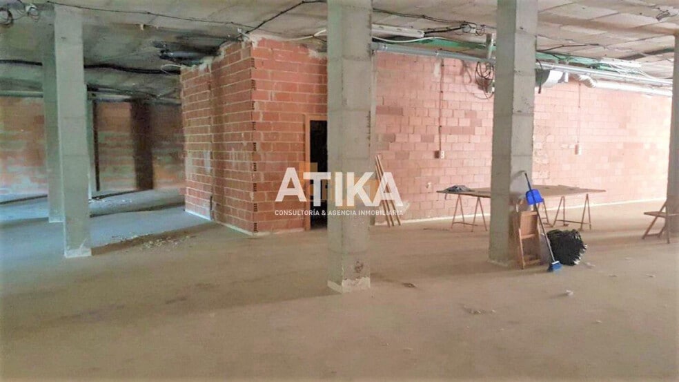 Retail in València for lease - Building Photo - Image 2 of 7