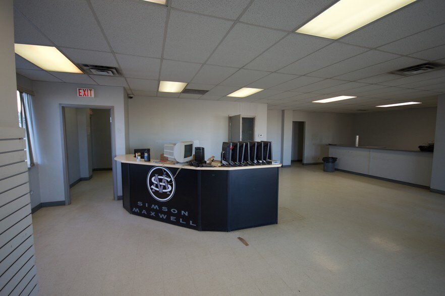 5711 80th Ave SE, Calgary, AB à louer - Photo du bâtiment - Image 2 de 3