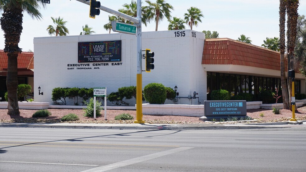 1455-1515 E Tropicana Ave, Las Vegas, NV à louer - Photo du bâtiment - Image 2 de 23