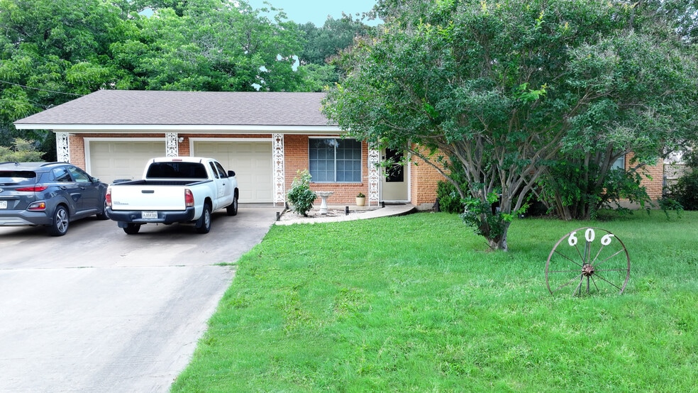 606 E Liberty Ave, Round Rock, TX for sale - Building Photo - Image 1 of 17