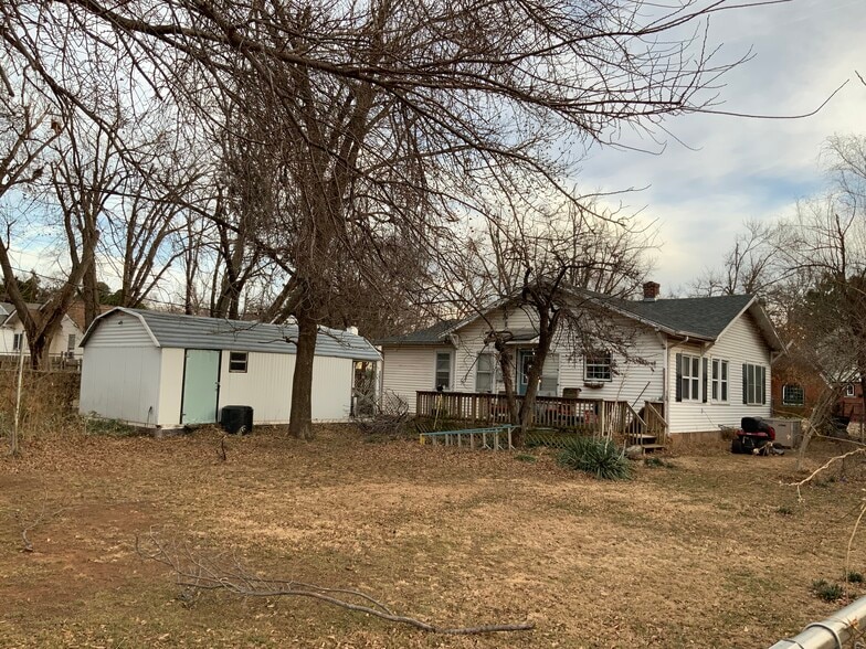 4 Income Producing Property Portfolio portfolio of 4 properties for sale on LoopNet.ca - Building Photo - Image 3 of 8