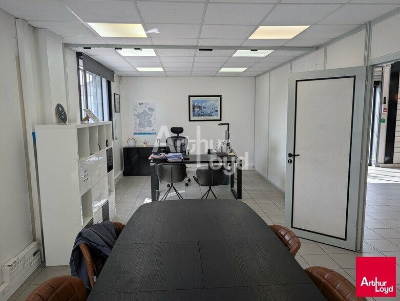 Industrial in Rennes for lease - Interior Photo - Image 3 of 9