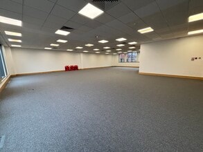 10-14 Bath Rd, Slough for lease Interior Photo- Image 2 of 3