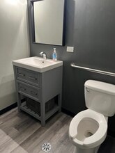 176 N York St, Elmhurst, IL for lease Interior Photo- Image 2 of 6