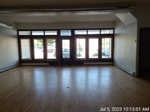 4724-4726 S Packard Ave, Cudahy, WI à louer Photo intérieure- Image 2 de 6