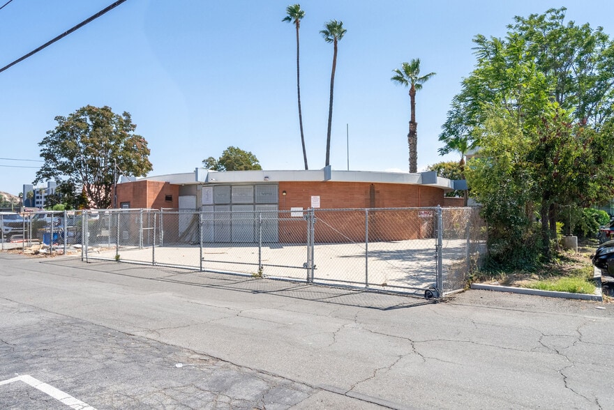 3711 Central Ave, Riverside, CA for lease - Building Photo - Image 3 of 5