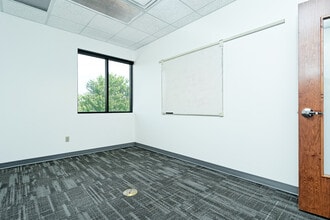 1803 Phyllis St, Bentonville, AR for lease Interior Photo- Image 1 of 6