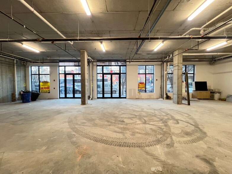 139 Christopher Columbus Dr, Jersey City, NJ for lease - Building Photo - Image 3 of 17