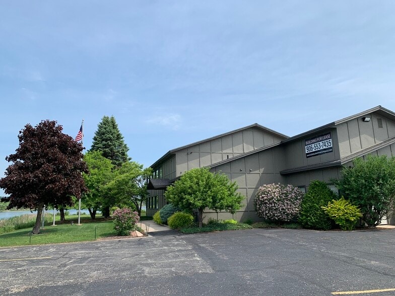 933 N 8th St, Gladstone, MI for lease - Building Photo - Image 3 of 4