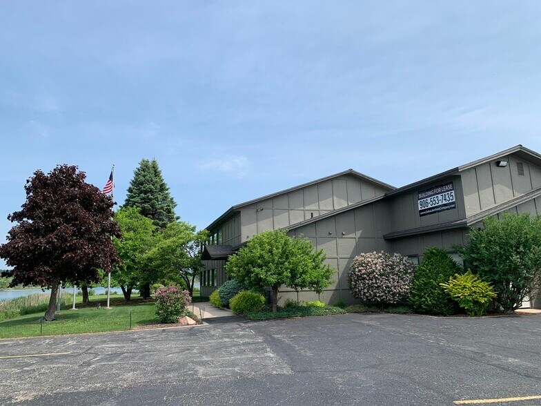 933 N 8th St, Gladstone, MI à louer - Photo du bâtiment - Image 3 de 4