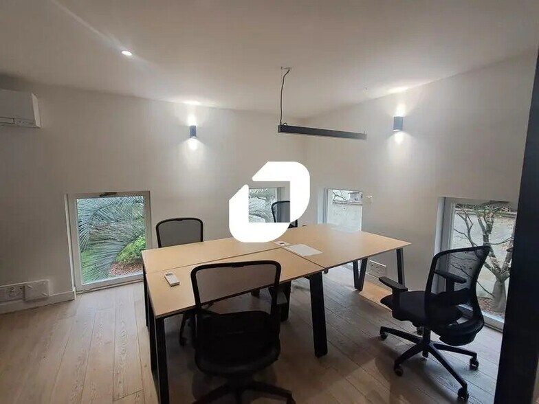 Bureau dans Bordeaux à louer - Photo du bâtiment - Image 3 de 12