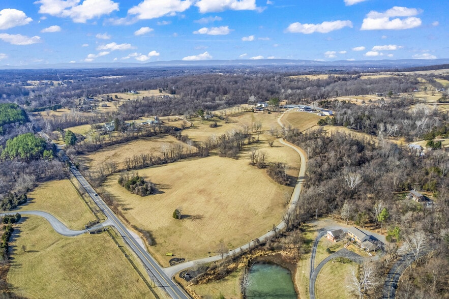 23130 Briar Patch Ln, Middleburg, VA à louer - Photo du bâtiment - Image 2 de 5