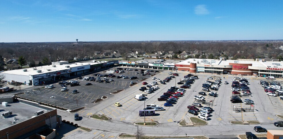 310-424 SW Ward Rd, Lee's Summit, MO for lease - Building Photo - Image 2 of 4