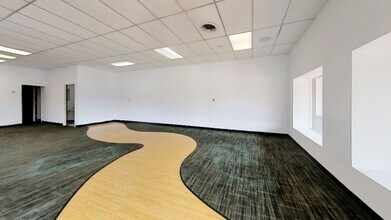 631-651 E Saginaw Hwy, Grand Ledge, MI for lease Building Photo- Image 1 of 4