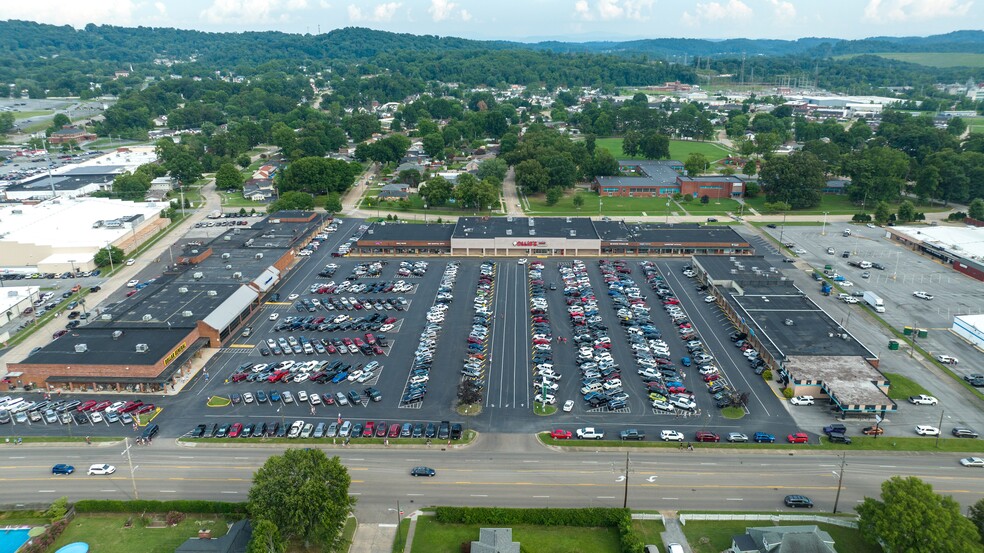 1101-1197 N Eastman Rd, Kingsport, TN for lease - Building Photo - Image 2 of 5