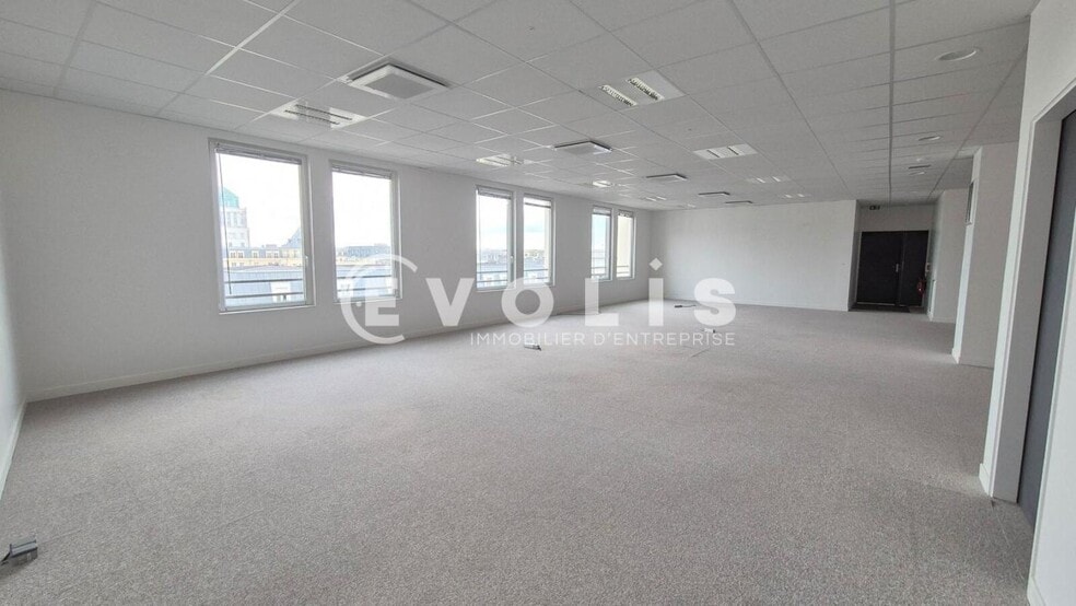 Office in Chessy for lease - Building Photo - Image 2 of 5