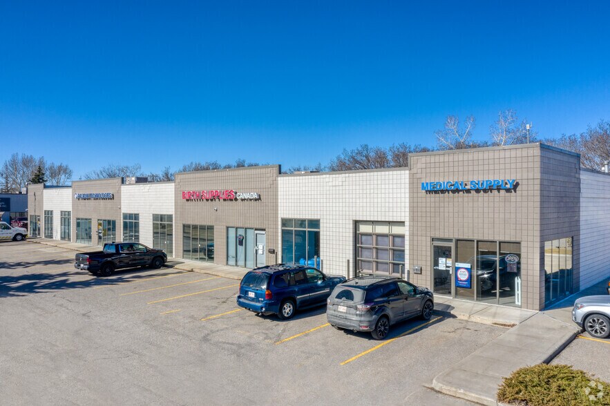 6330 12th St SE, Calgary, AB à louer - Photo principale - Image 1 de 5