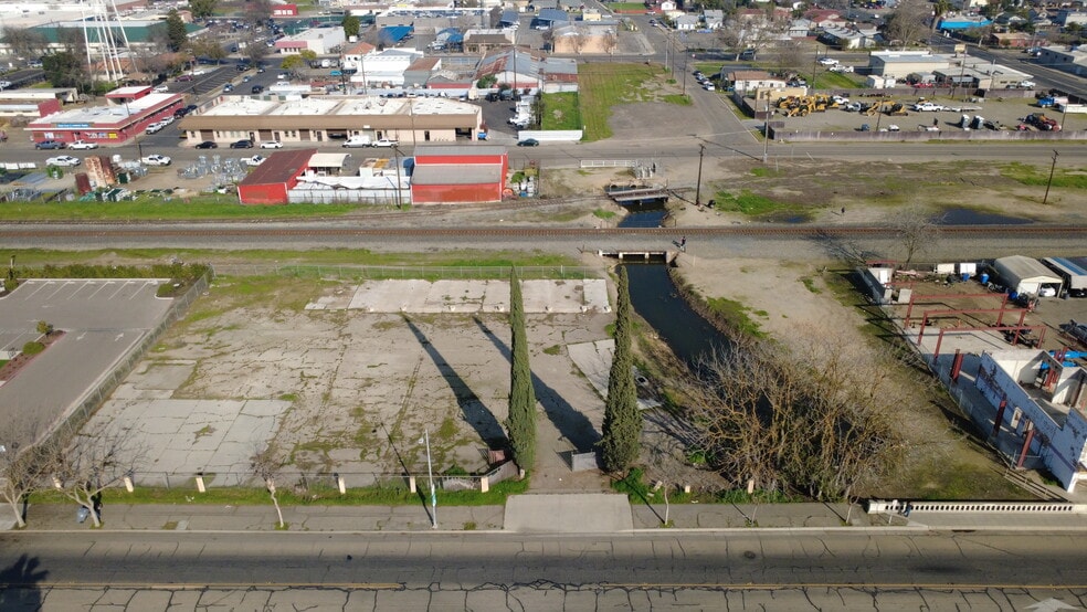 S Gateway Dr, Madera, CA à vendre - Photo principale - Image 1 de 10
