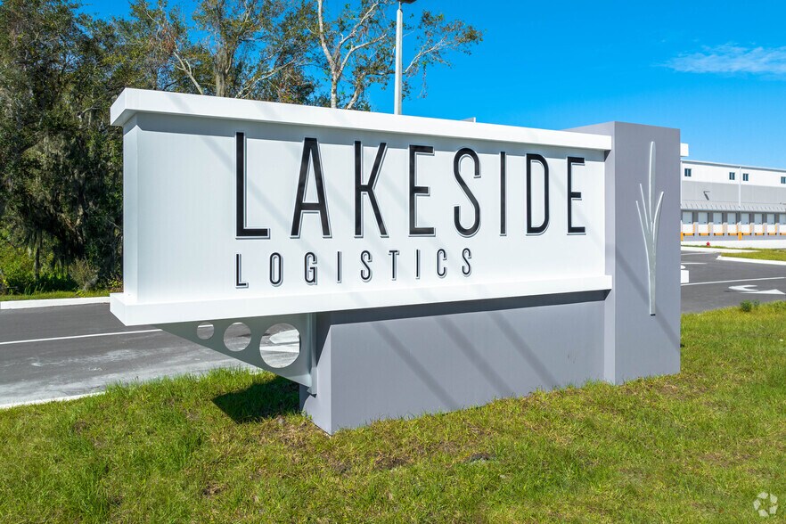 3002 Coronet Rd, Plant City, FL à louer - Photo du bâtiment - Image 2 de 10