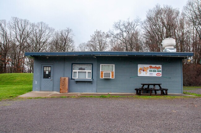 Plus de détails pour 2003 Oneida Valley Rd, Karns City, PA - Commerce de détail à vendre