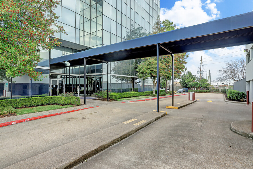 10101 Southwest Freeway, Houston, TX for lease - Building Photo - Image 2 of 5