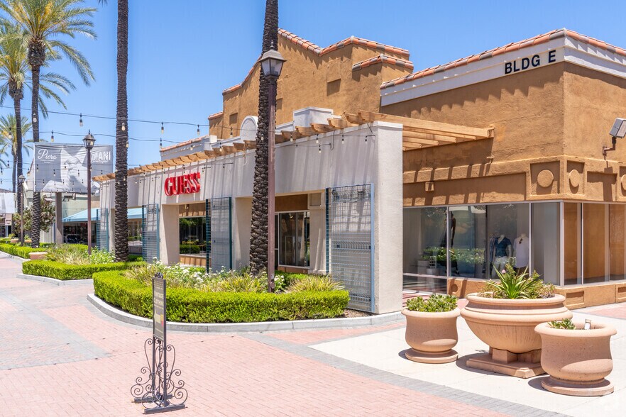 17600 Collier Ave, Lake Elsinore, CA à vendre - Photo principale - Image 1 de 4