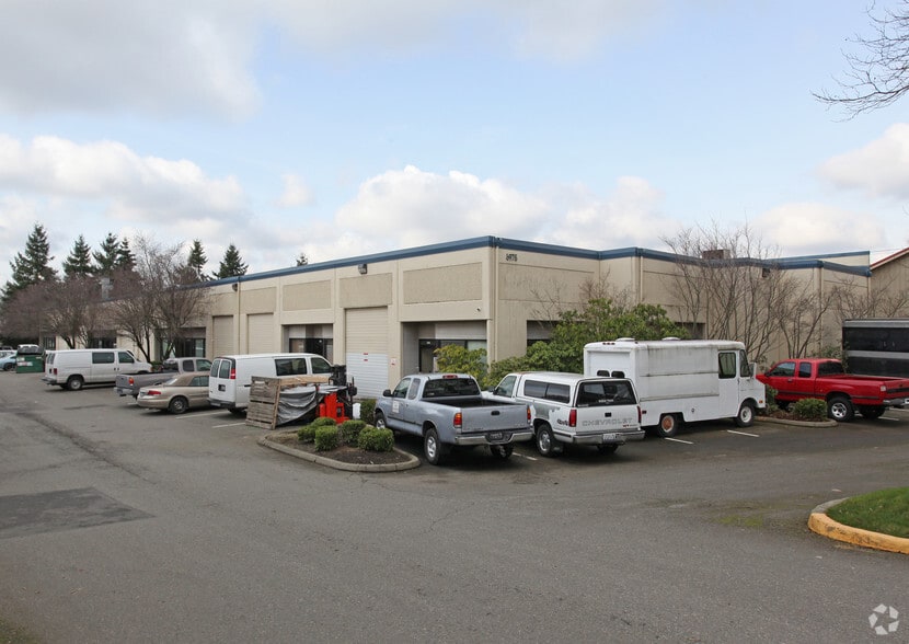 6855 176th Ave NE, Redmond, WA à louer - Photo du bâtiment - Image 2 de 4