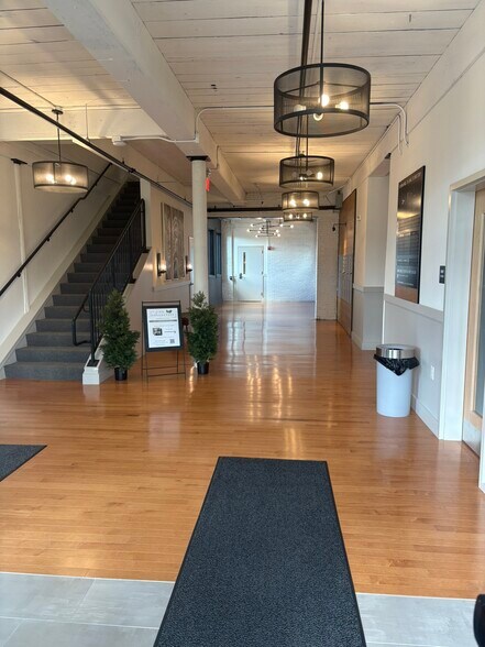 20 Canal St, Franklin, NH à louer - Photo du bâtiment - Image 3 de 8