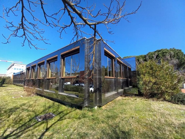 221 Rue Jean Rostand, Labège à louer - Photo du bâtiment - Image 2 de 10