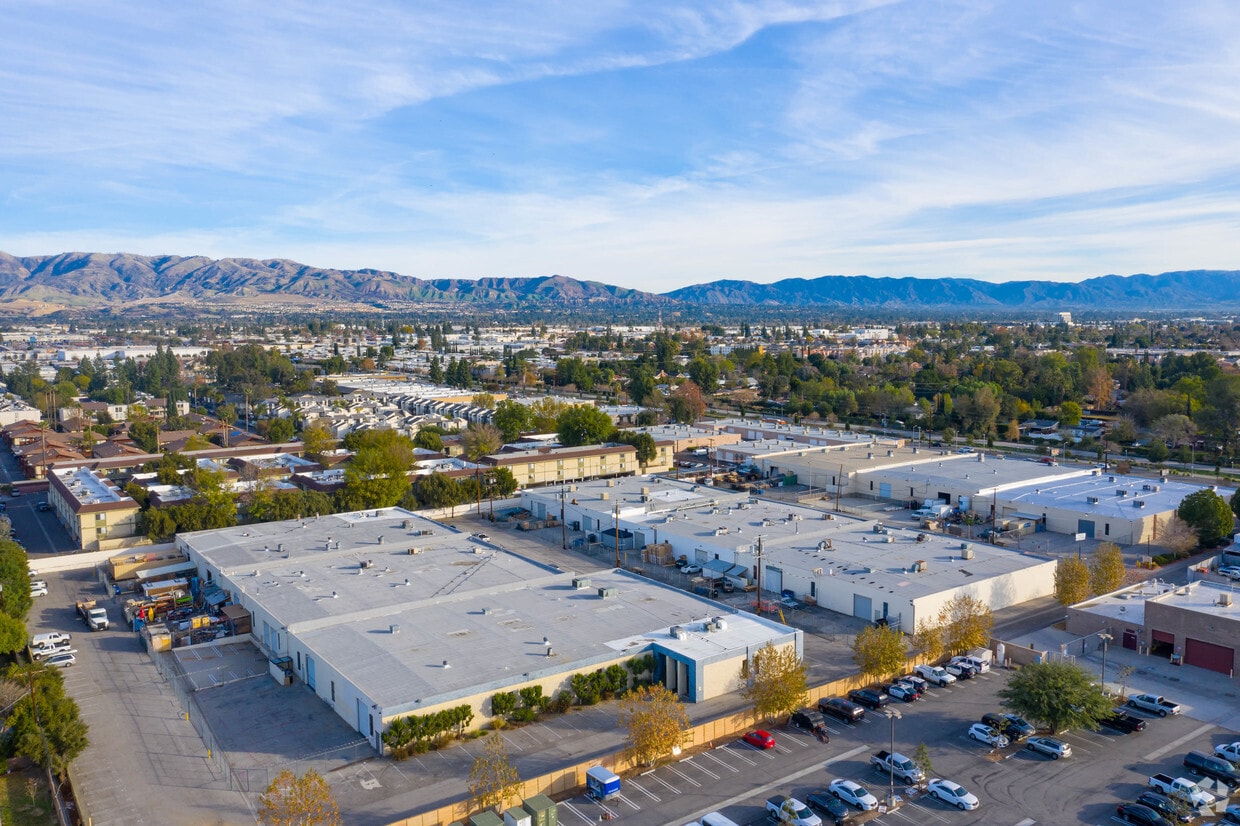 8411-8421 Canoga Ave, Canoga Park, CA for lease Building Photo- Image 1 of 2