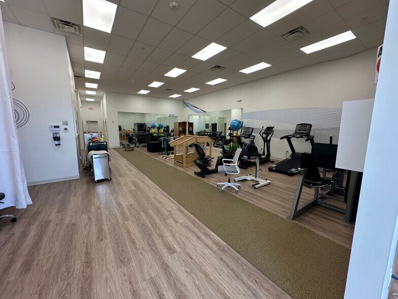 7910 W Grand Parkway S, Richmond, TX à louer - Photo du bâtiment - Image 2 de 36