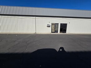 2920 Landco Rd, Bakersfield, CA for lease Interior Photo- Image 1 of 7