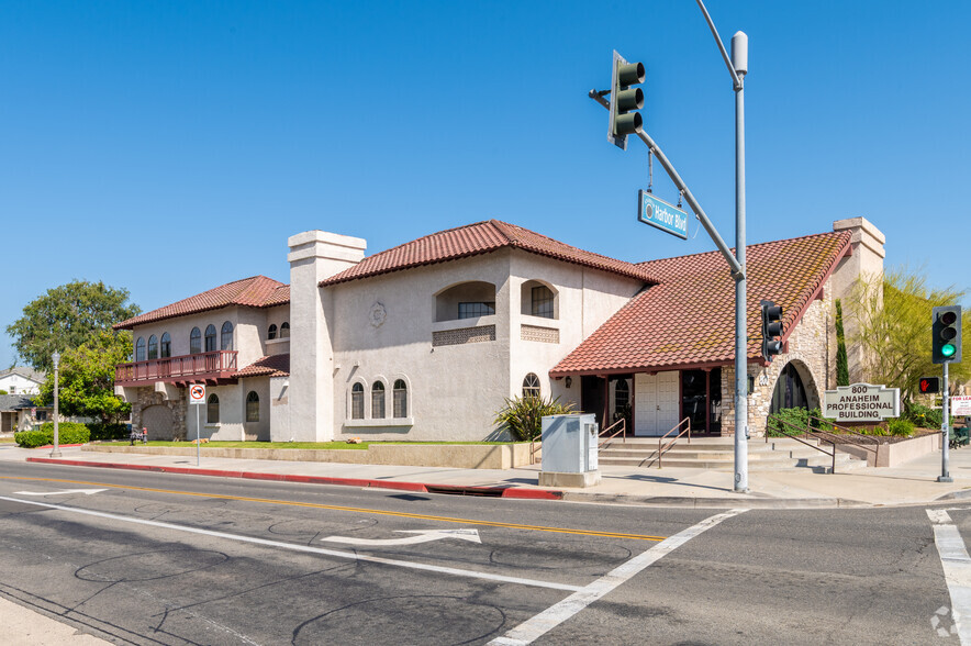 800 S Harbor Blvd, Anaheim, CA à vendre - Photo du bâtiment - Image 1 de 1