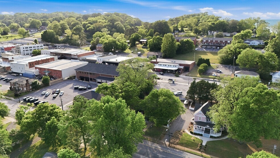 320 Blount Ave, Guntersville, AL for sale - Building Photo - Image 2 of 59