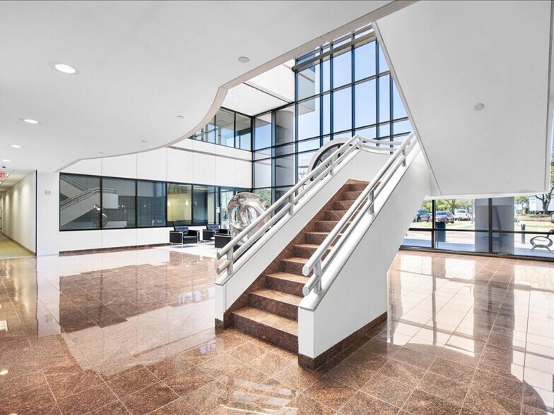 600 E John Carpenter Fwy, Irving, TX à louer - Photo intérieure - Image 3 de 21