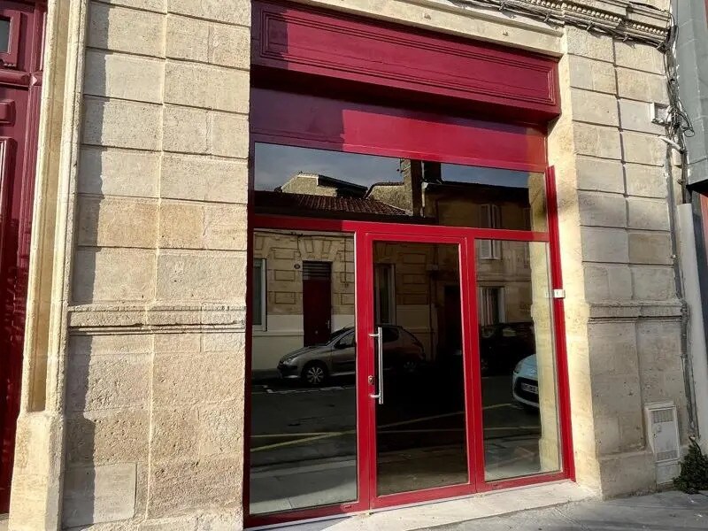 Retail in Bordeaux for lease Building Photo- Image 1 of 8