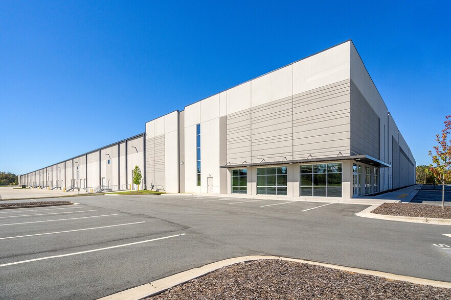 1325 Truby Dr, Haw River, NC à louer - Photo du bâtiment - Image 3 de 12