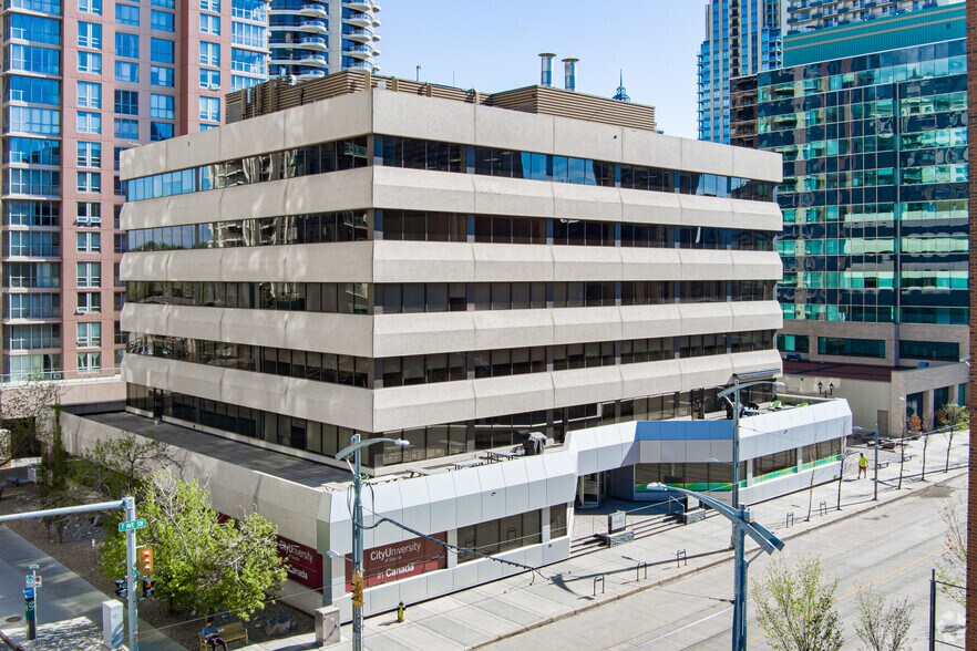 1040 7th Ave SW, Calgary, AB à louer - Photo du bâtiment - Image 1 de 8