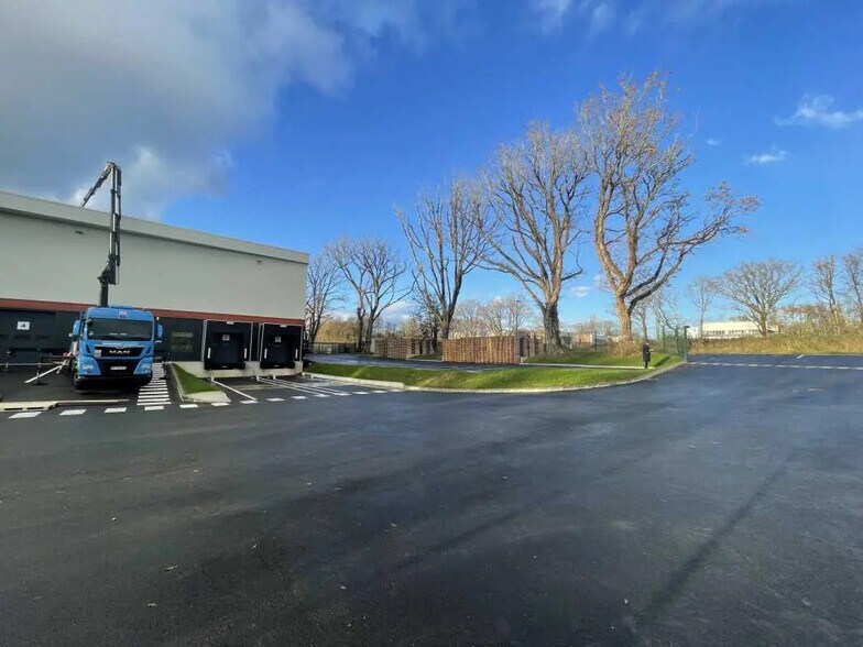 Flex dans Sautron à louer - Photo du bâtiment - Image 3 de 12