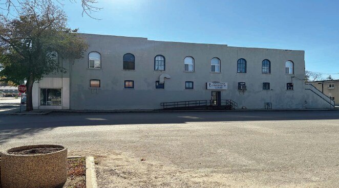 115 Main S, Minnedosa, MB à vendre - Photo du bâtiment - Image 2 de 3