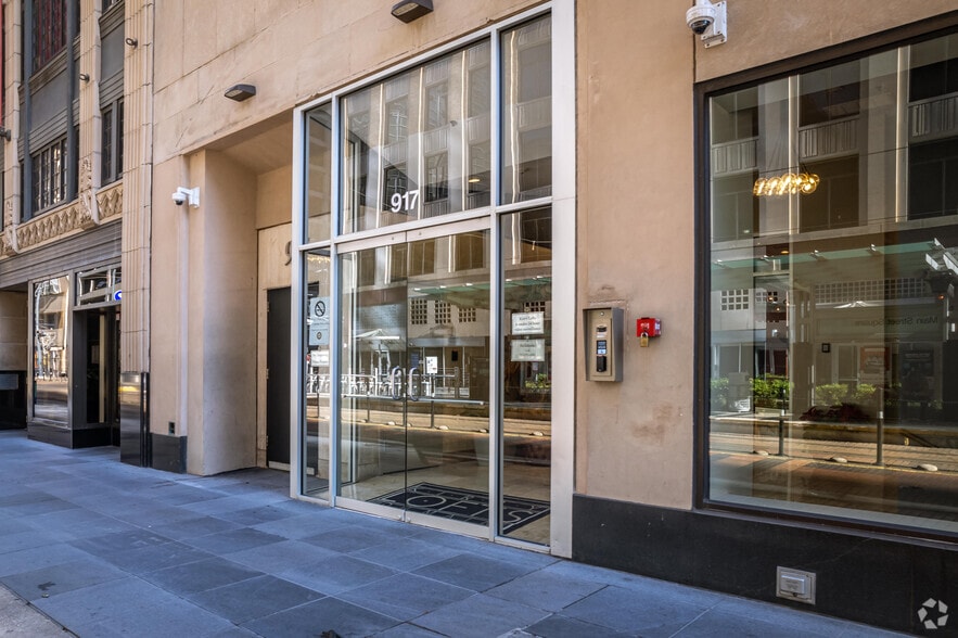 917 Main St, Houston, TX à vendre - Photo du bâtiment - Image 3 de 12