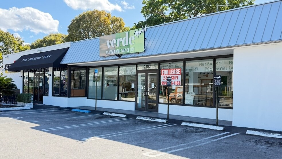 2100-2104 E Oakland Park Blvd, Fort Lauderdale, FL for lease - Primary Photo - Image 1 of 24