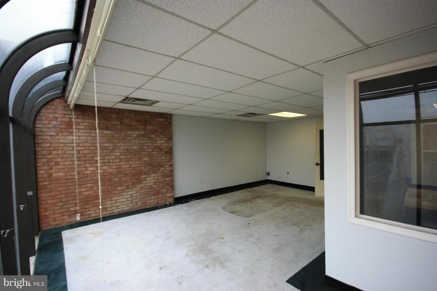 1629 Benning Rd NE, Washington, DC à vendre - Photo intérieure - Image 2 de 12