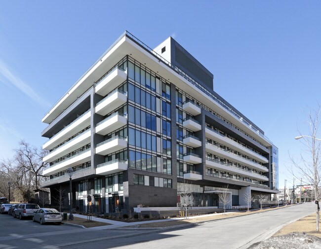 Plus de détails pour 18-26 Rean Dr, Toronto, ON - Commerce de détail à louer